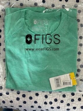 Figs Women’s Green Salta Performance UnderScrub Top - Long Sleeve Size M